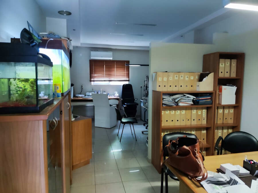 Οφθαλμίατρος